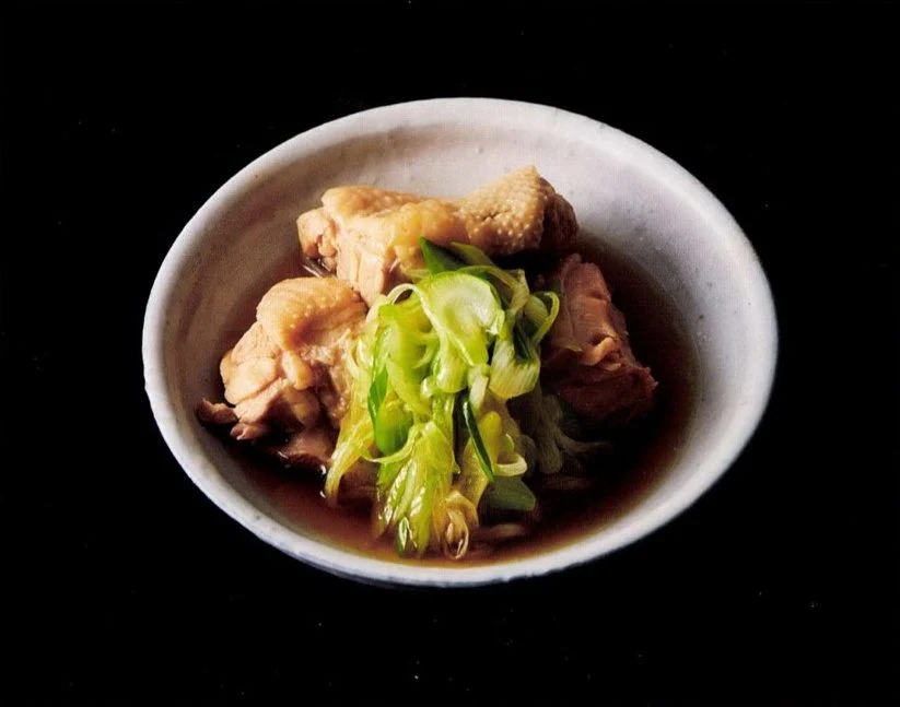 長ねぎを添えた鶏のやわらか煮
